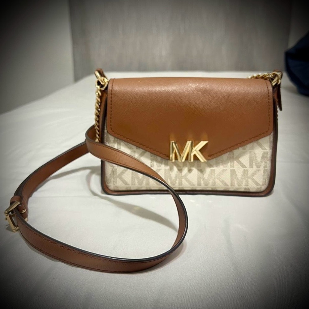 Authentic NEW Michael Kors Tan and Cream Crossbody Bag